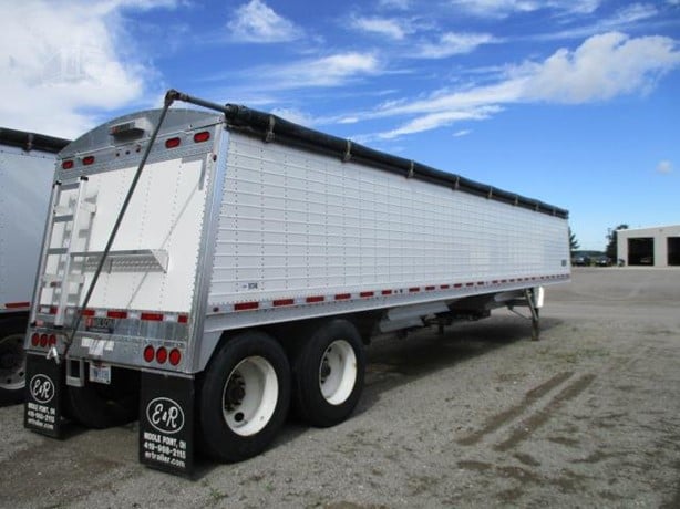 Wilson Hopper Trailer Rear Profile